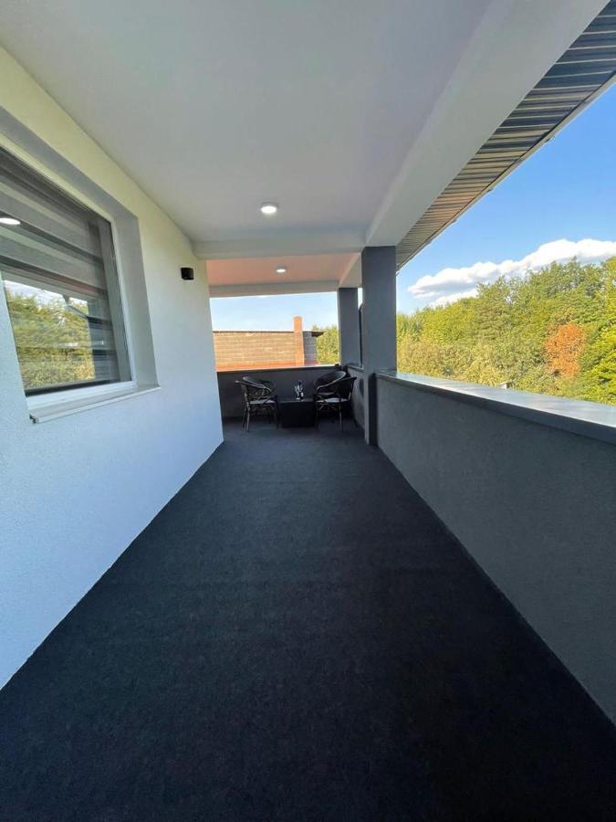 Ammirevole Ravne Apartments Visoko Extérieur photo